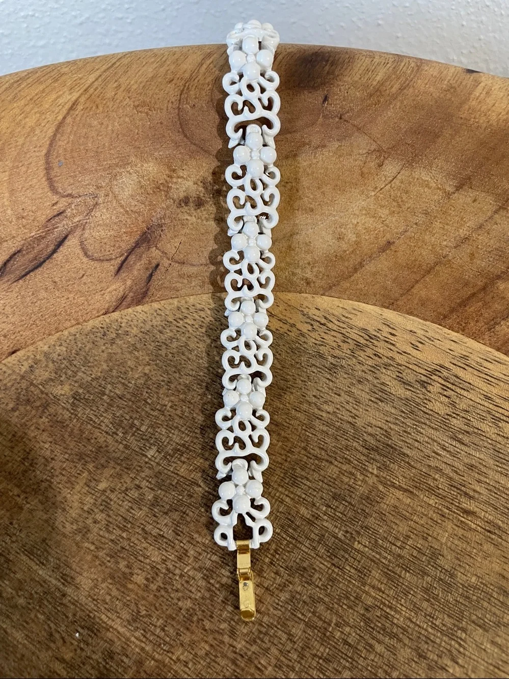 Trifari White Enamel Filigree Link Bracelet Gold Tone Scrollwork Vintage Signed